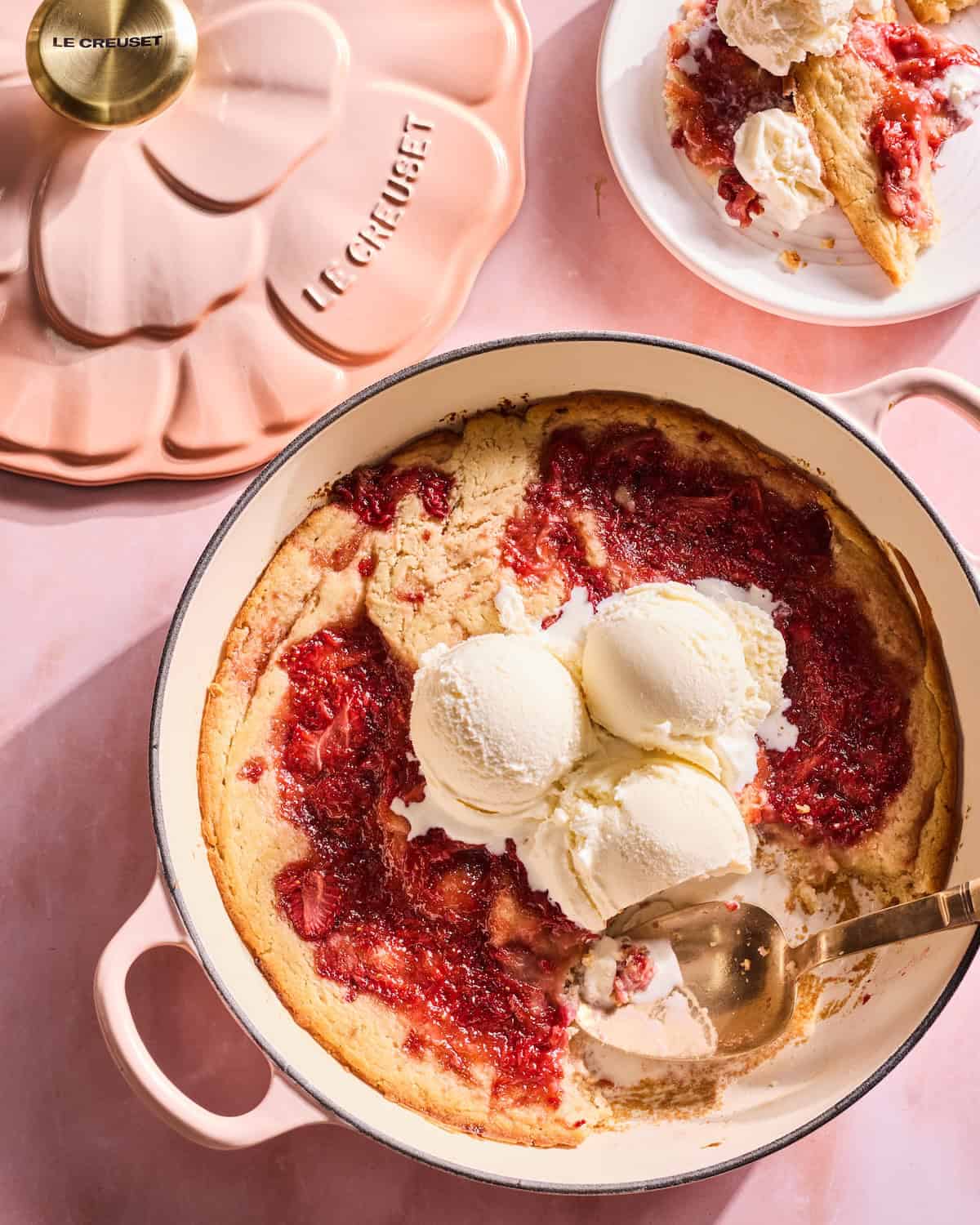 Strawberry Cake with ice cream